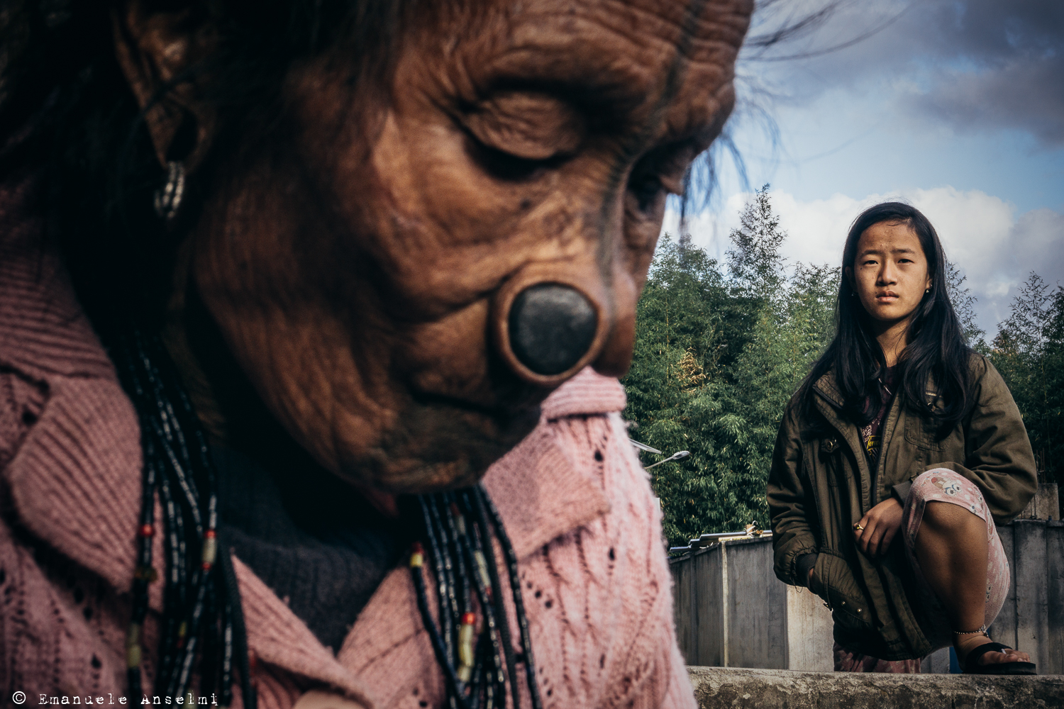 Anziana Apatani e giovane Apatani