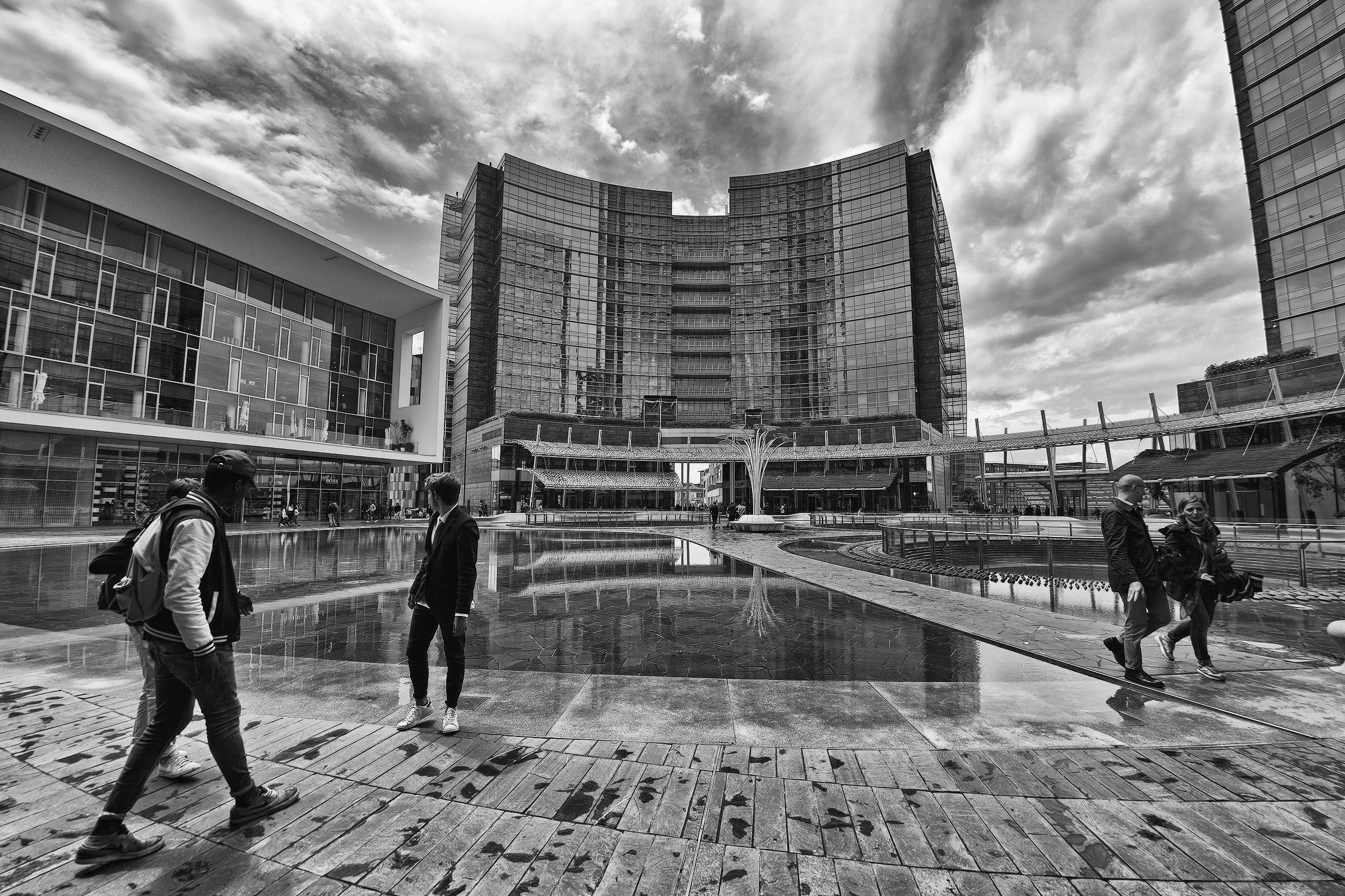 Passeggiando in Piazza Gae Aulenti