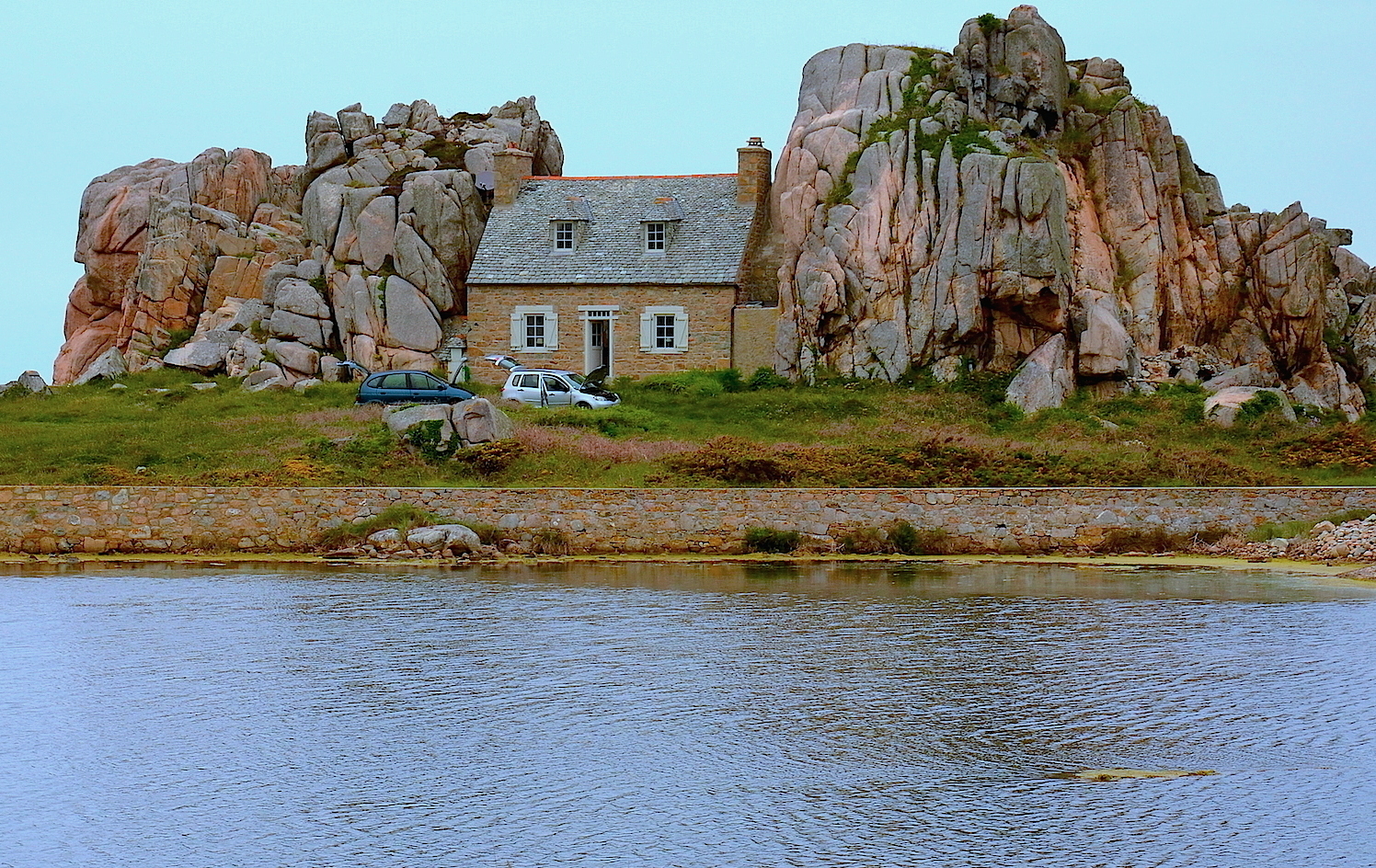 La casa tra le rocce ..