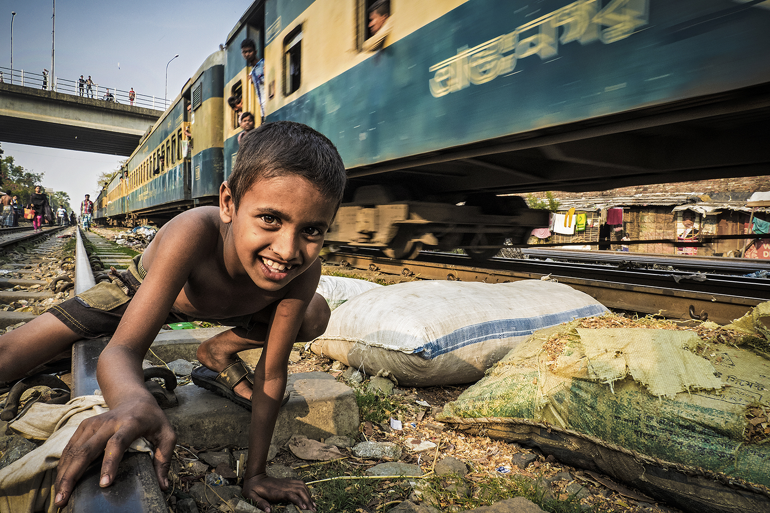Life on rail line nr. 12 Dhaka