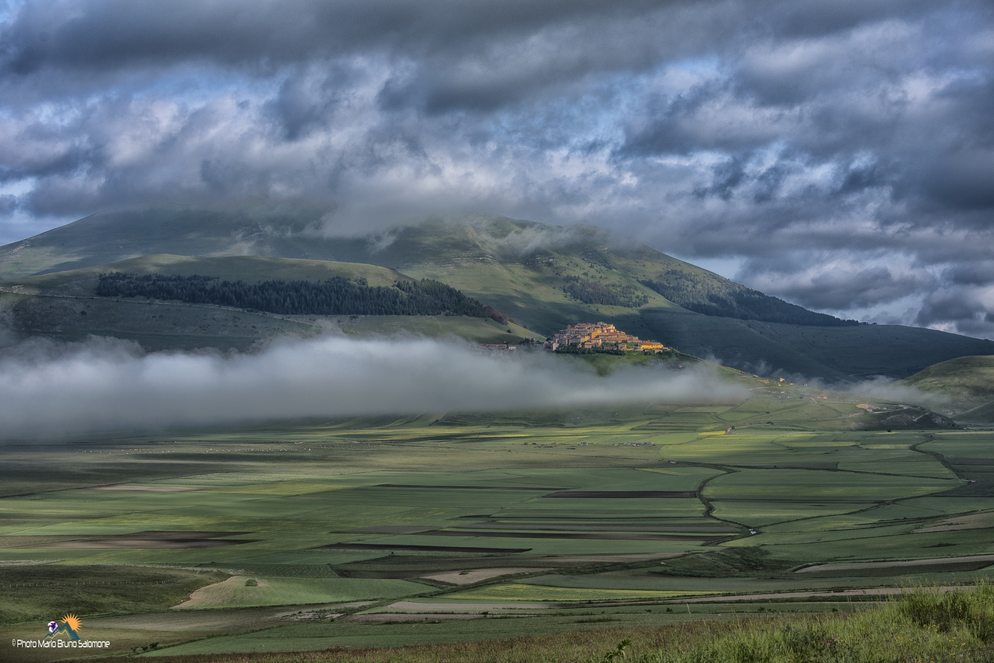 Castelluccio di Norcia nella bruma