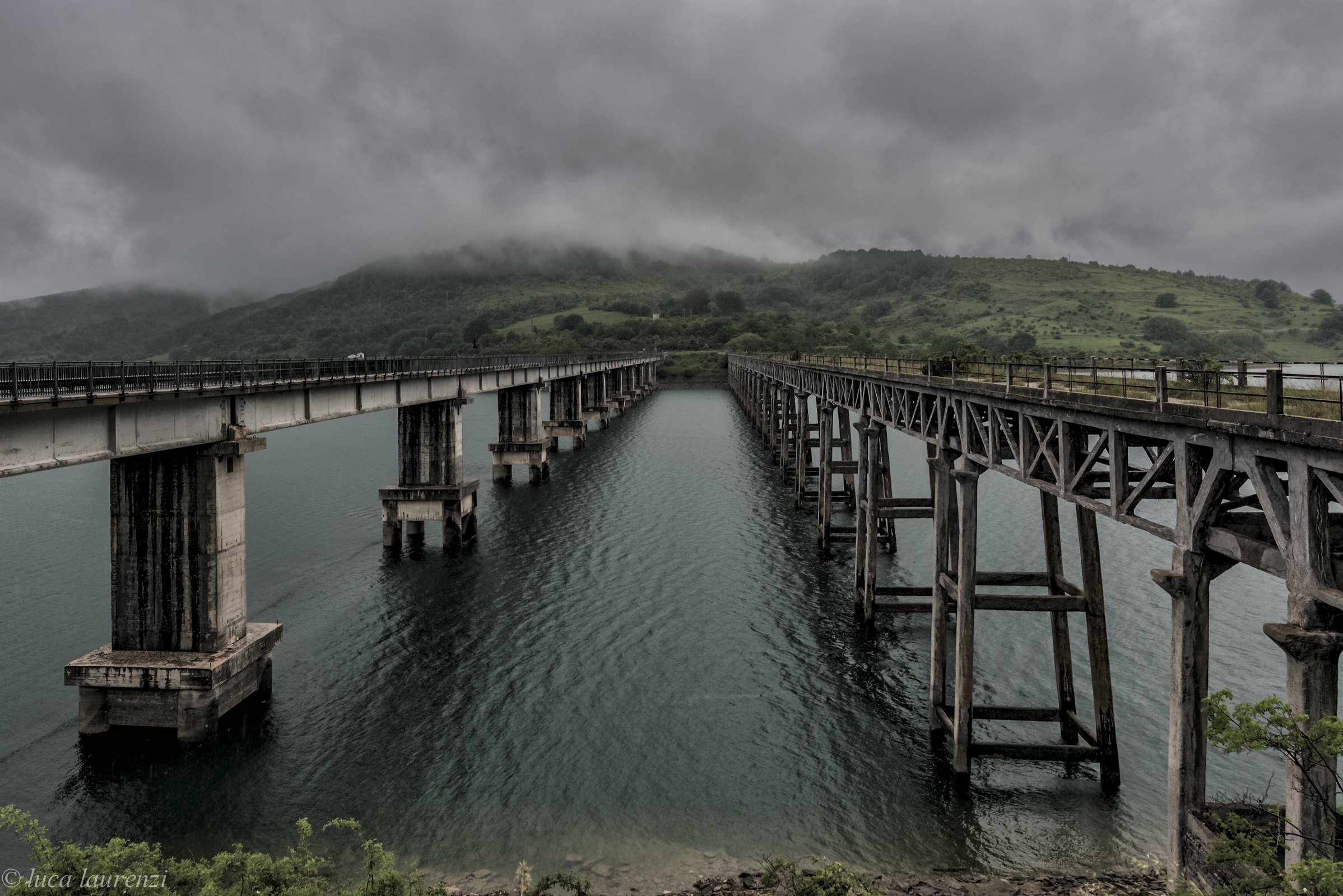 The two bridges of Lake Campotosto