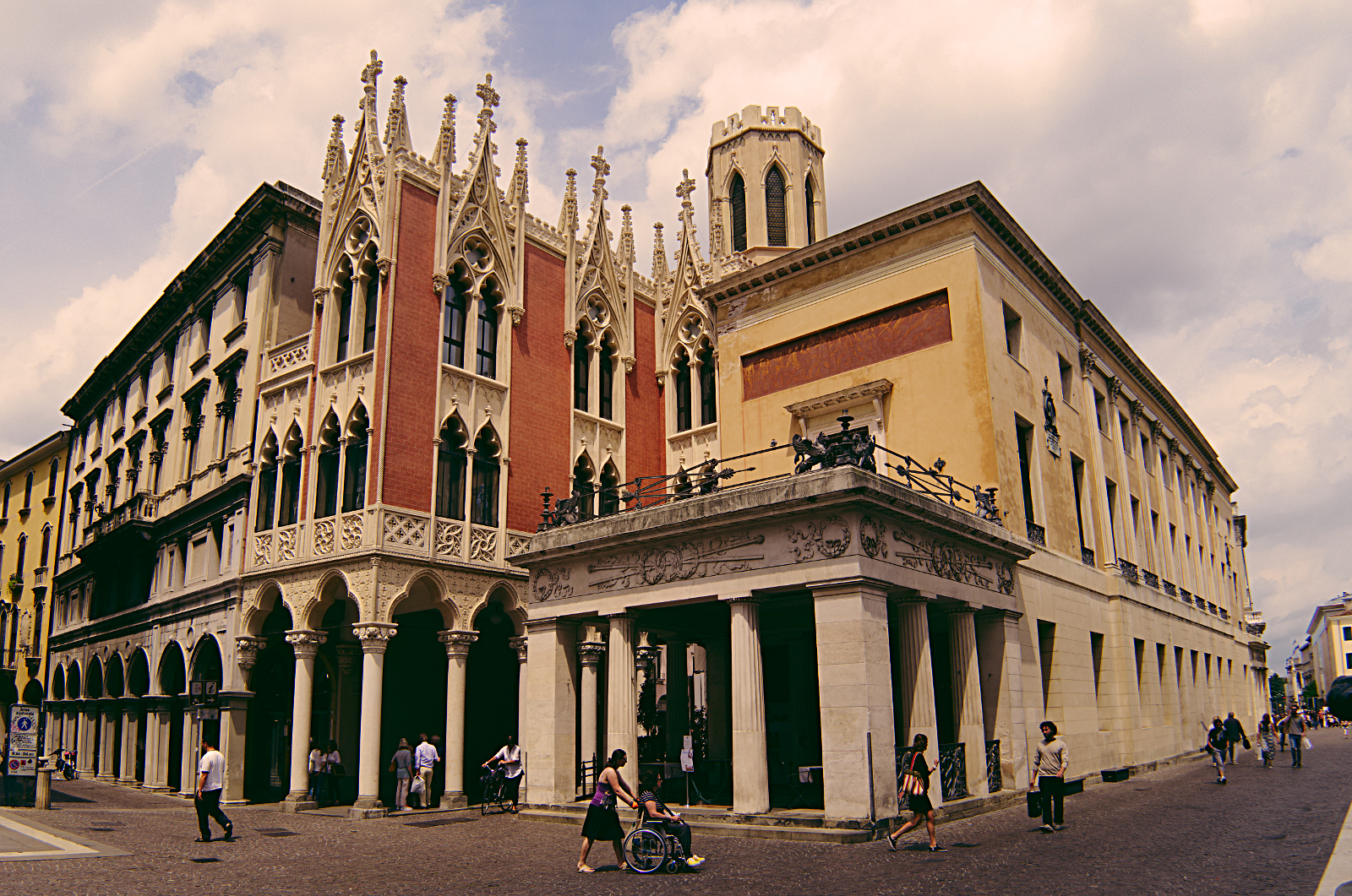 Retro del caffè Pedrocchi, Padova