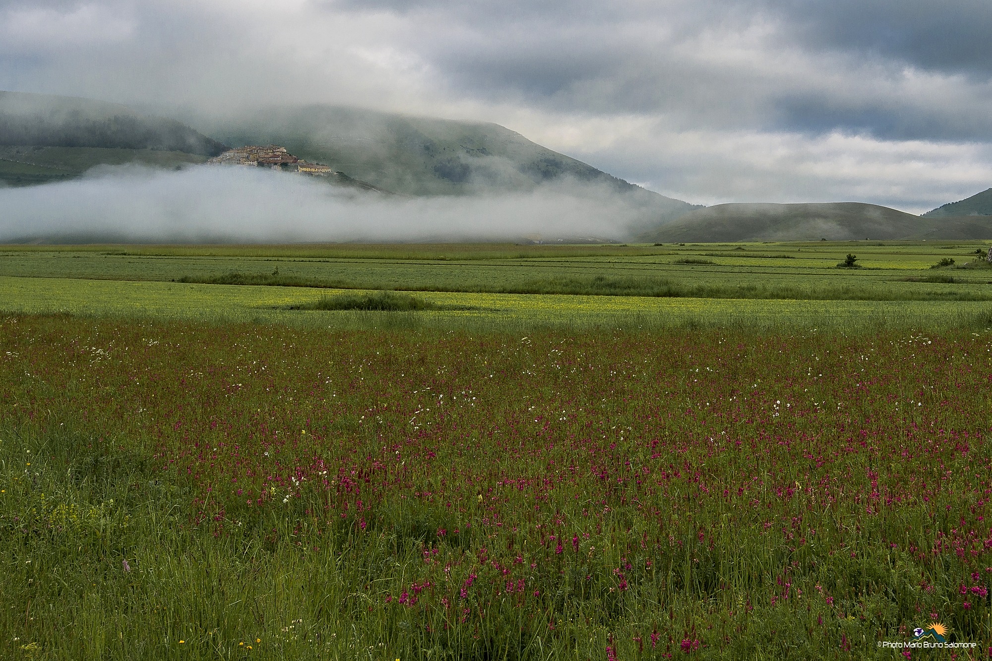 Castelluccio in red