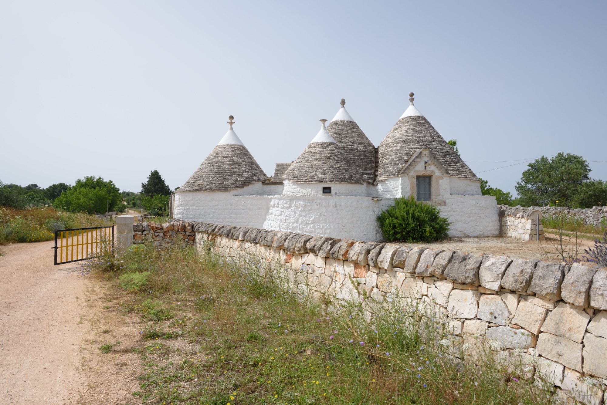 What a lovely country cottage.