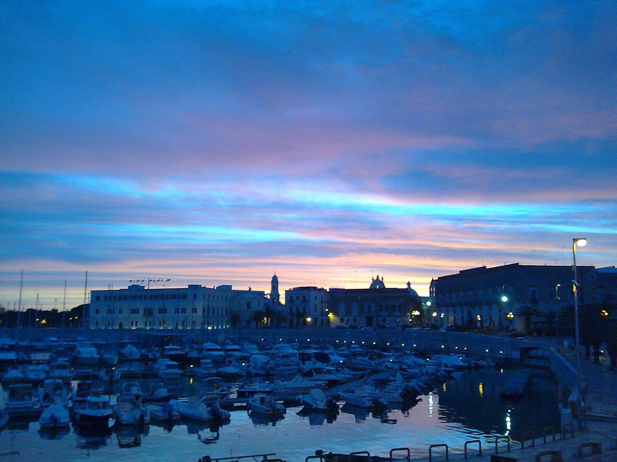 Alba sul Porto di Trani. Foto n. 2 in sequenza