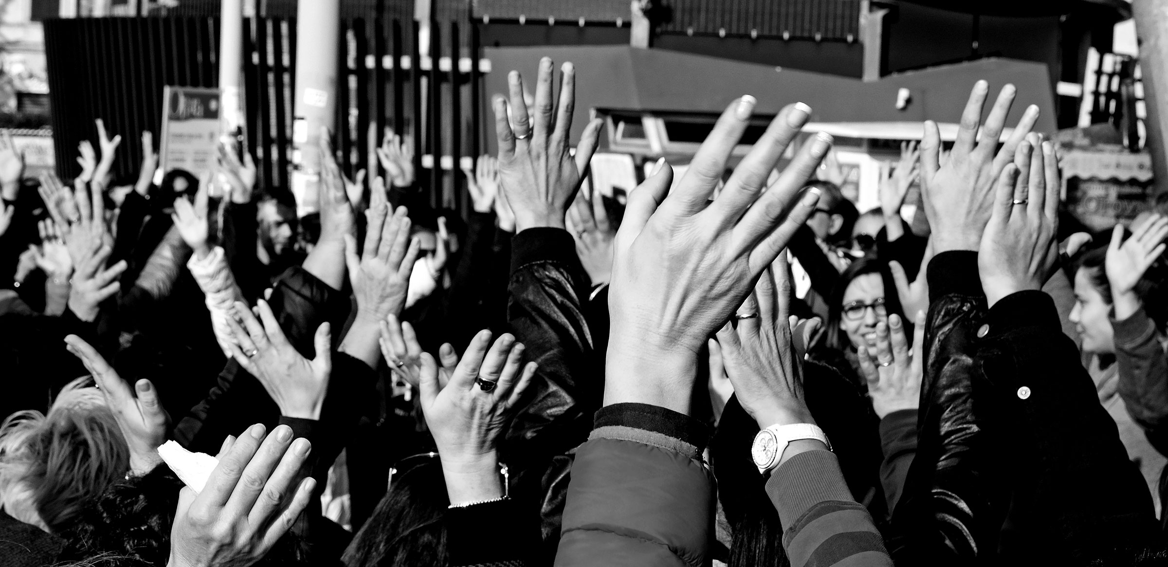 "...con le mani puoi dire di sì..."