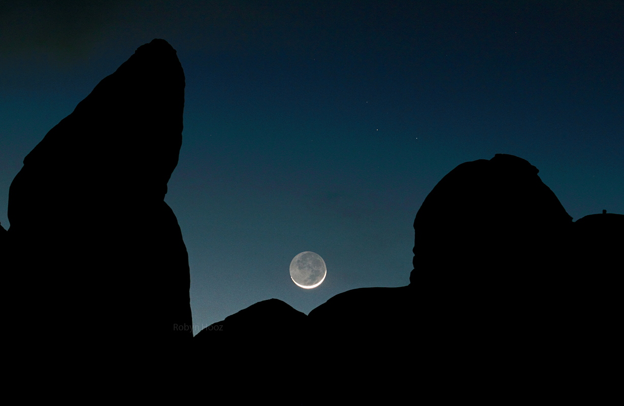 Luna fra dita di pietra, presso parco Arches, Utah