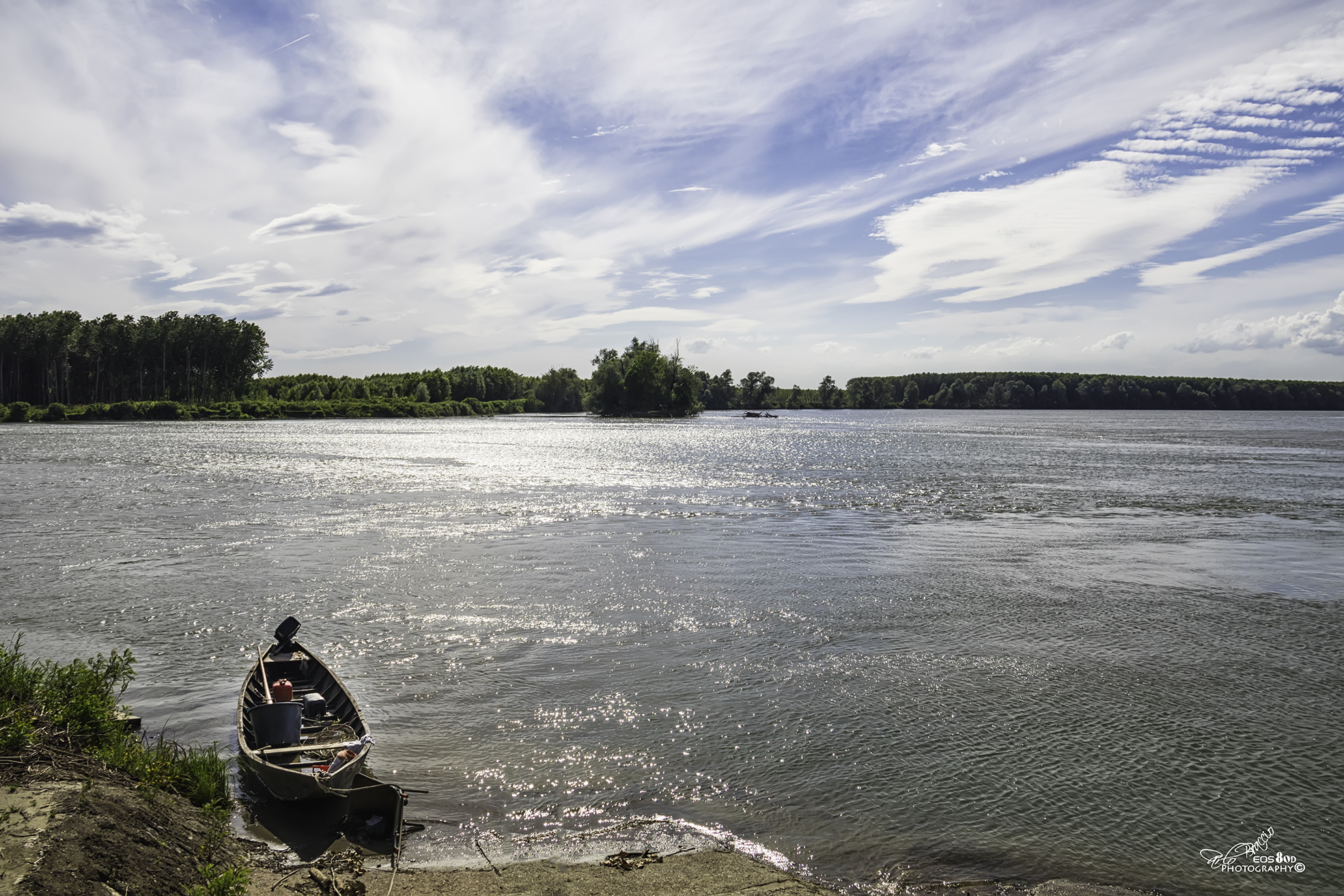 reflections and lights on the Po in Roncarolo (Piacenza)
