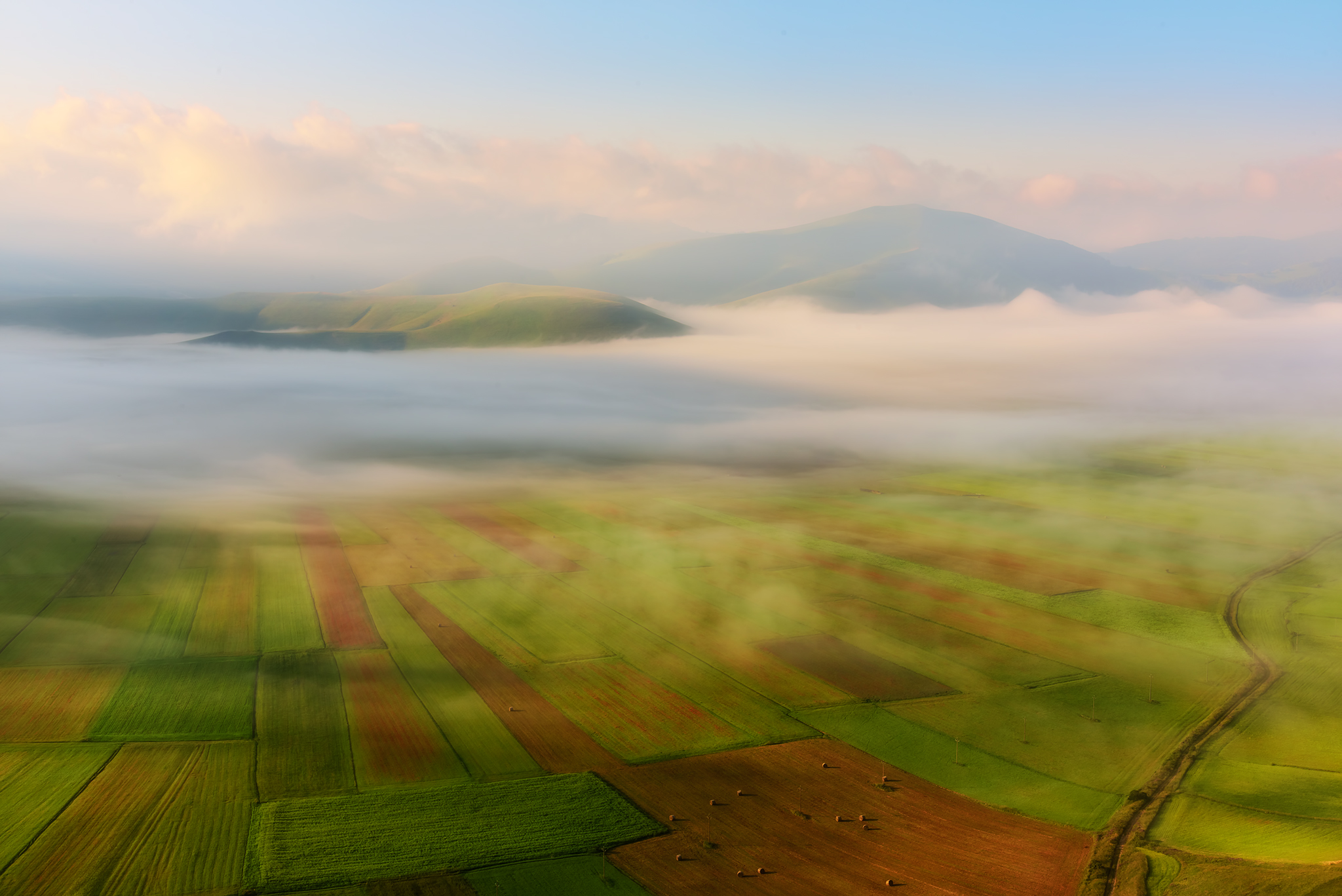 La piana grande di Castelluccio si sveglia