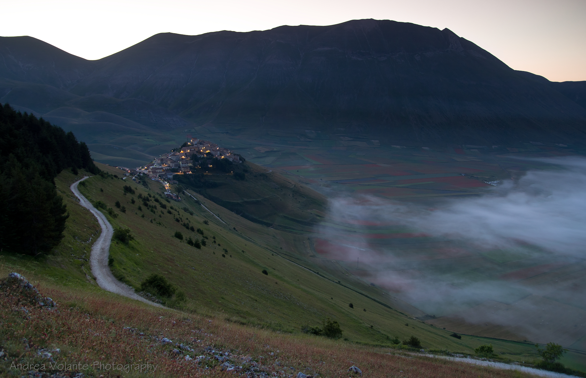 ..così nasce un nuovo giorno a Castelluccio.