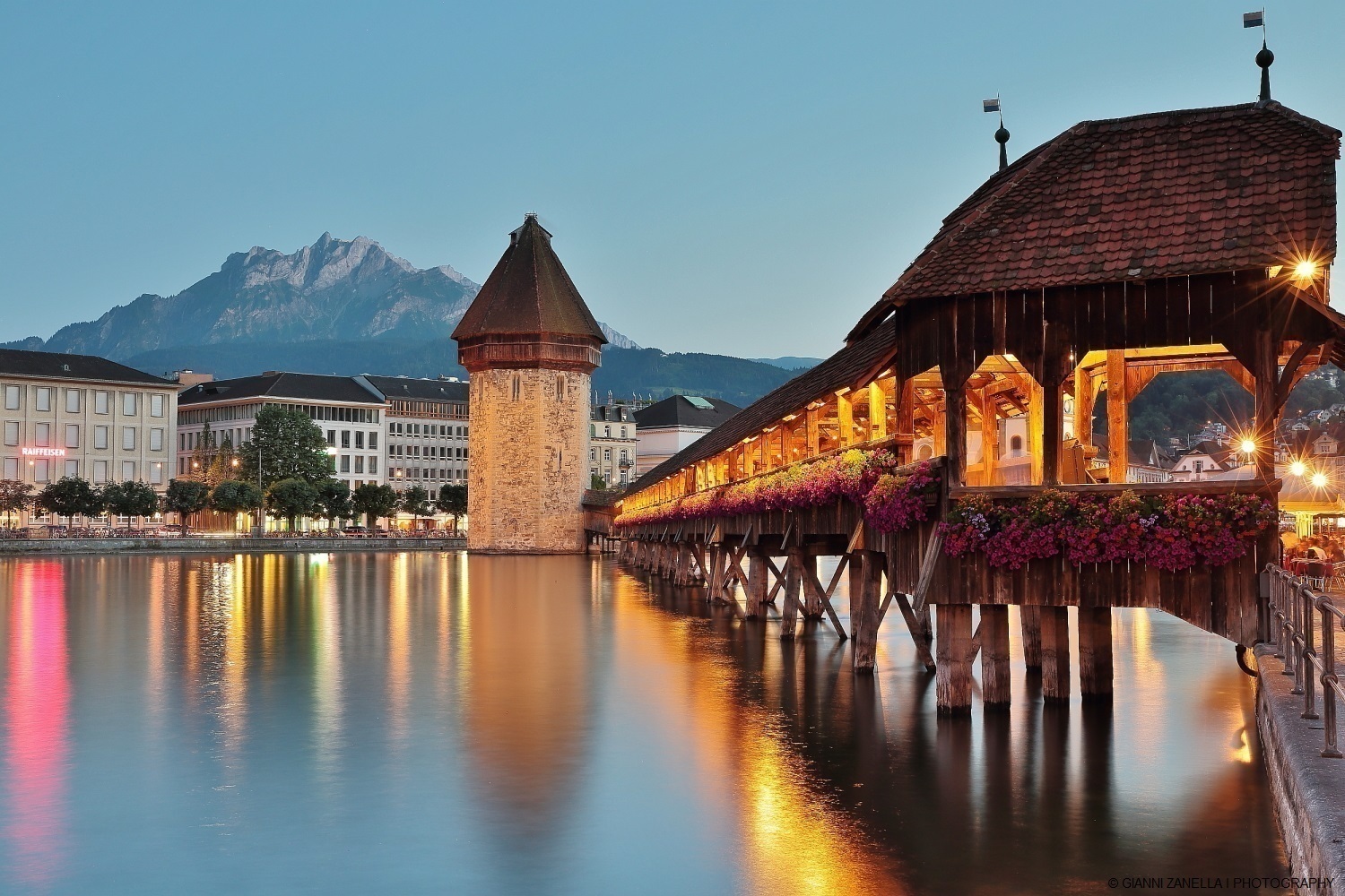 Una sera d'estate. Kapellbrücke, Lucerna.