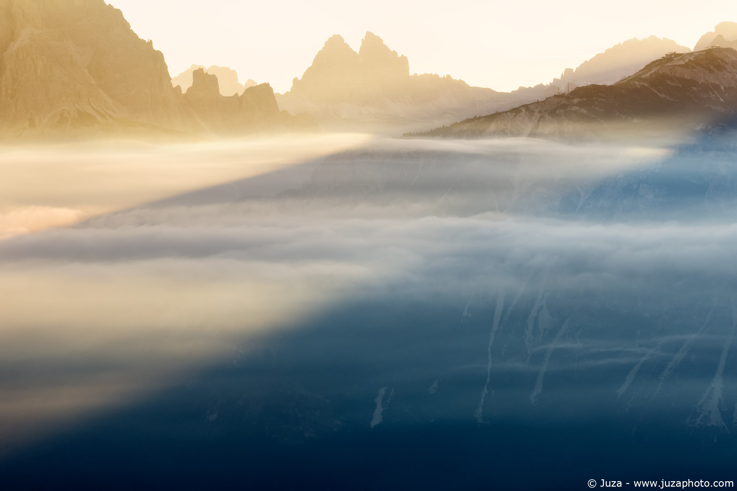 Sunrise between mountains and clouds