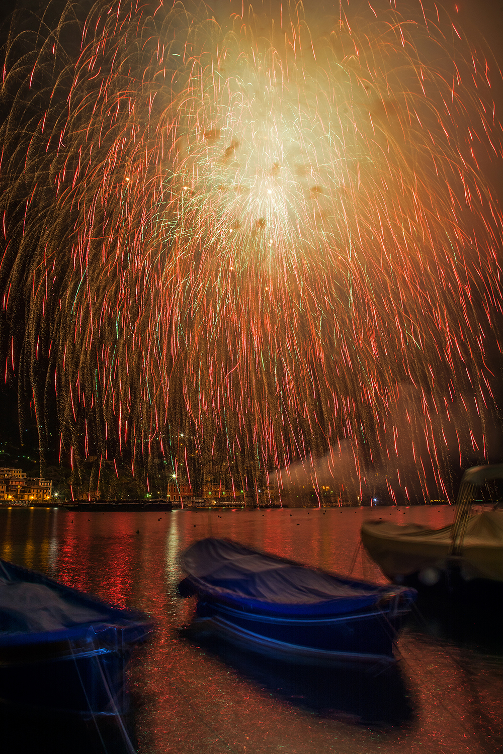 Piovono luci su Rapallo