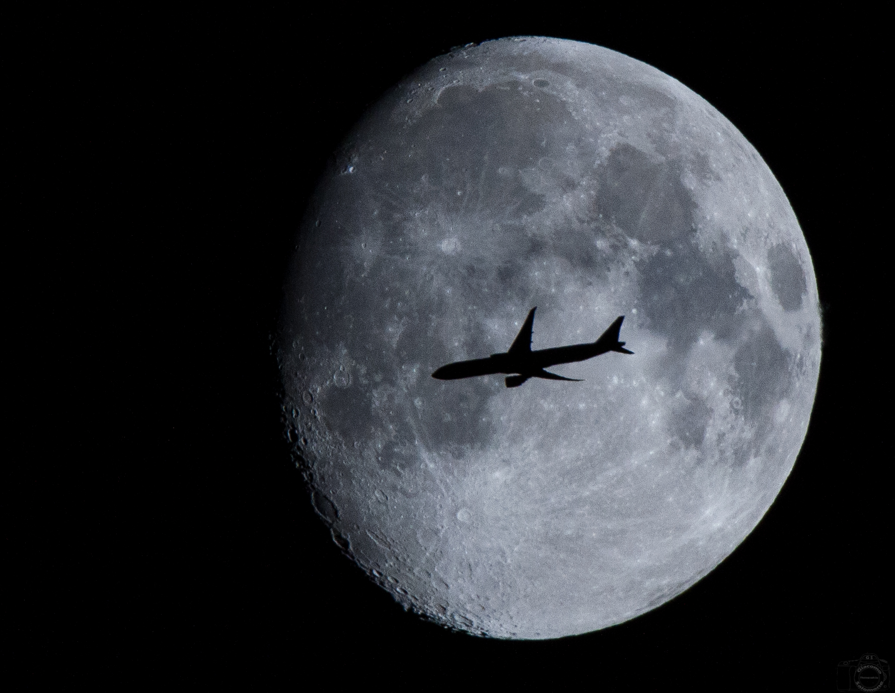 The passage in front of the Moon