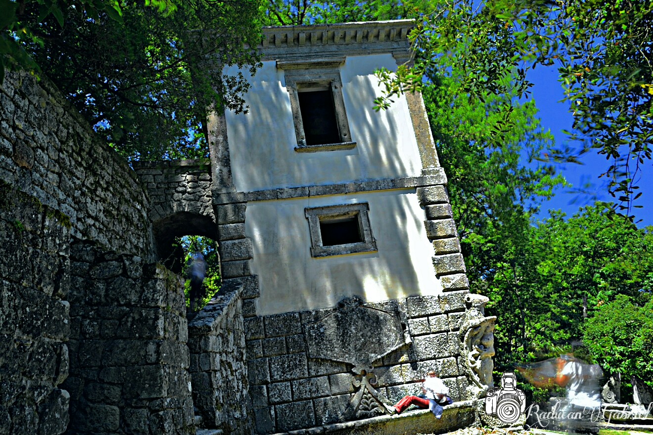 Bomarzo Casa Pendente