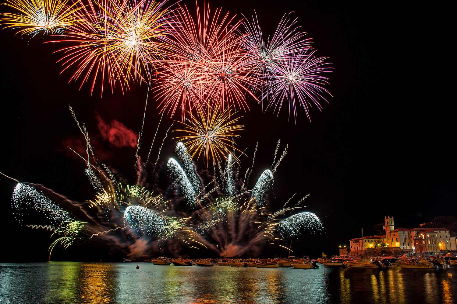 L'incanto della baia in festa