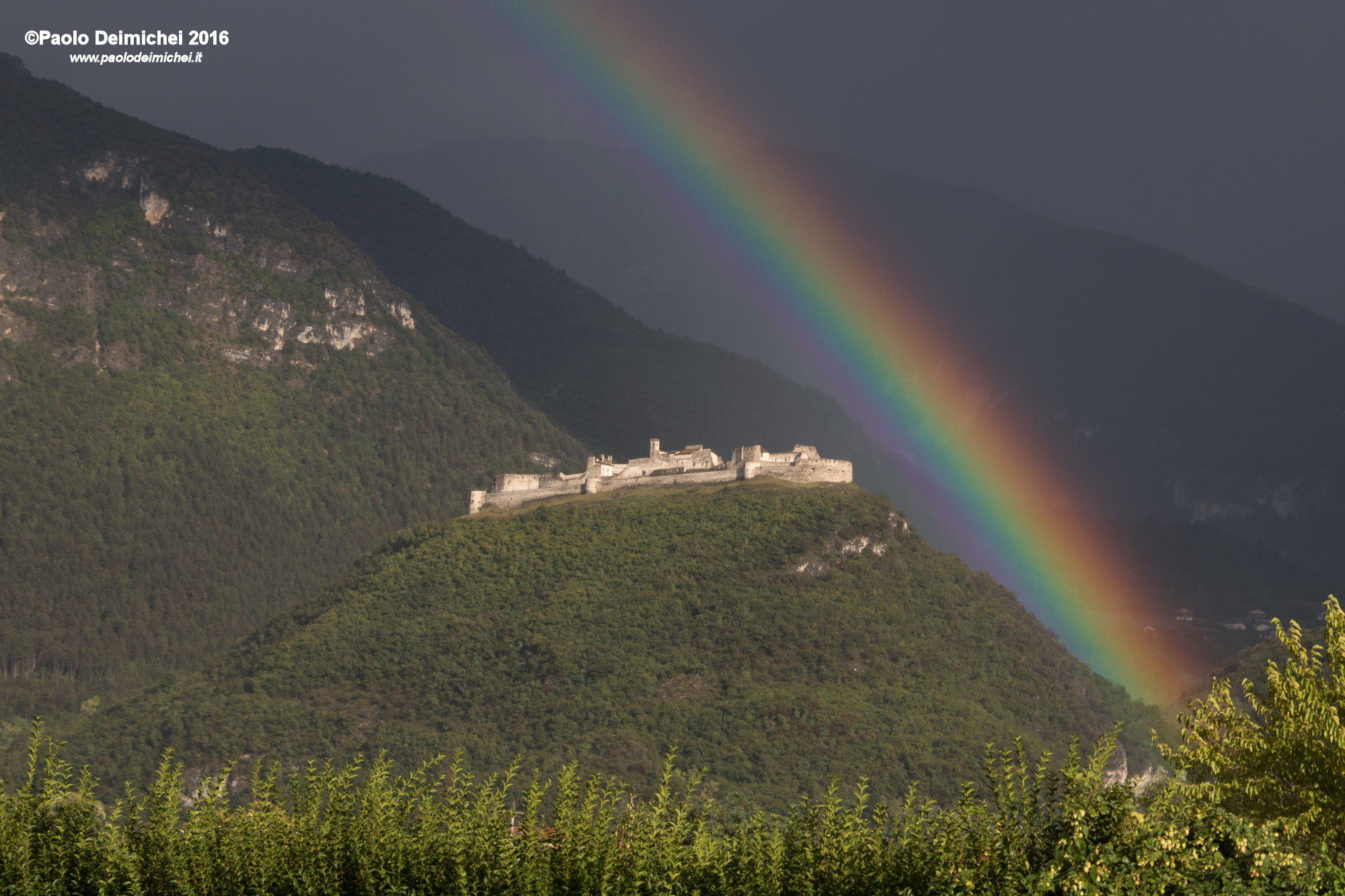 Castel Beseno ... with rainbow (Trentino)