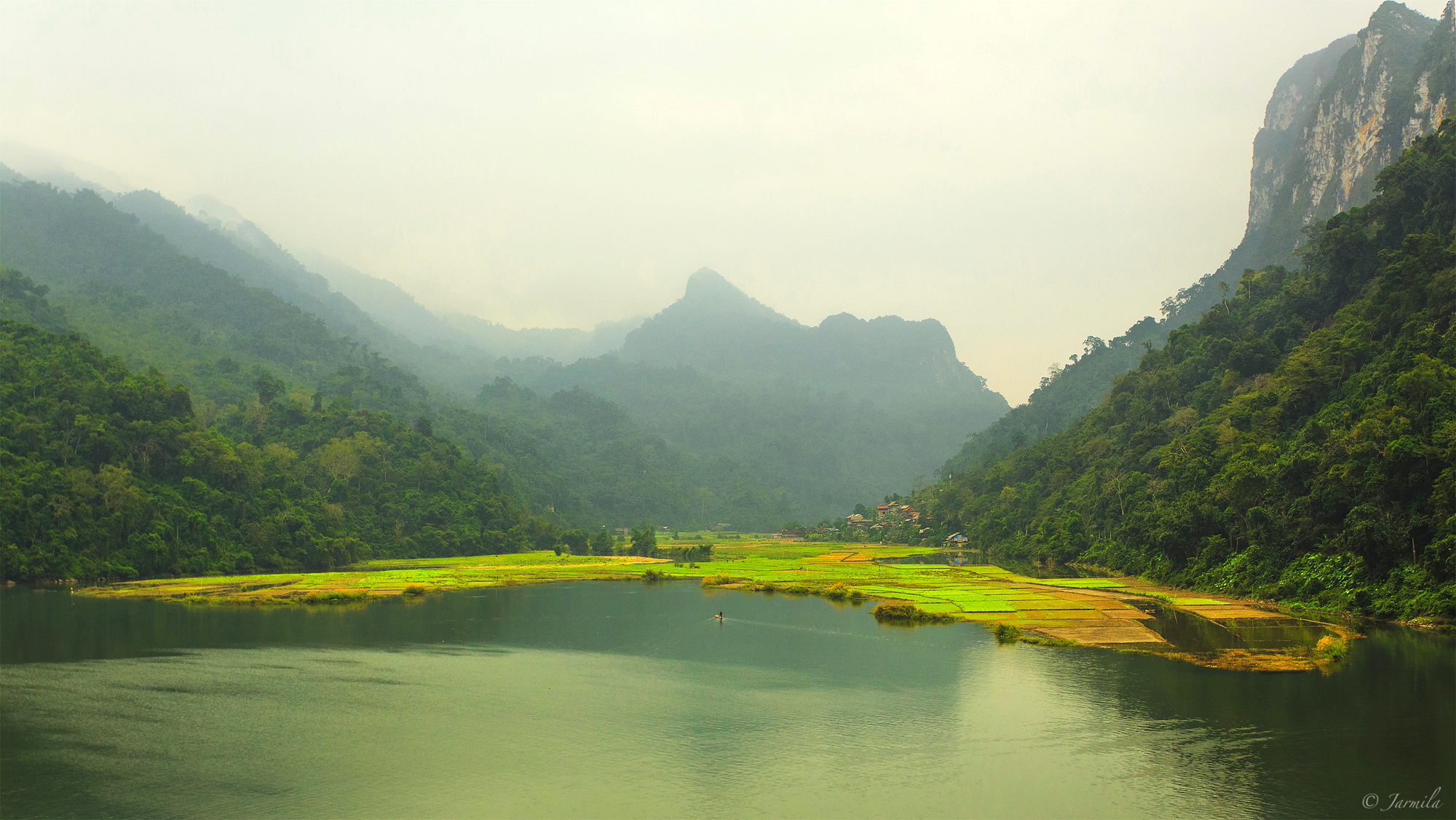 Ba Be Lake - The mist, the silence and the fairy tale