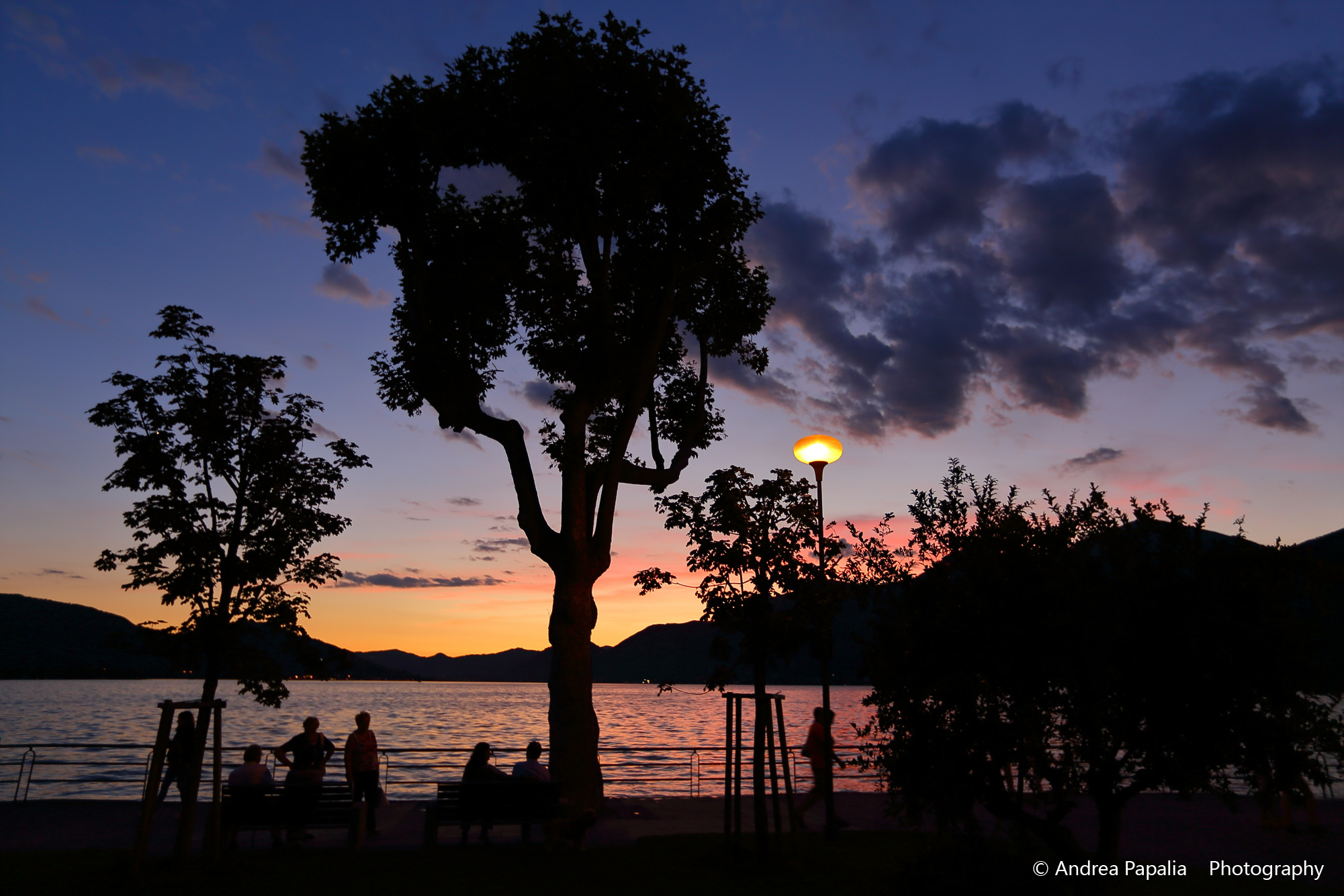 Iseo - Lungo lago dopo il tramonto