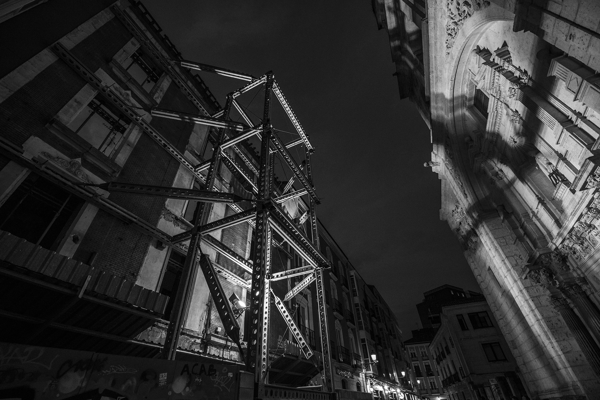 Burgos' streets at night