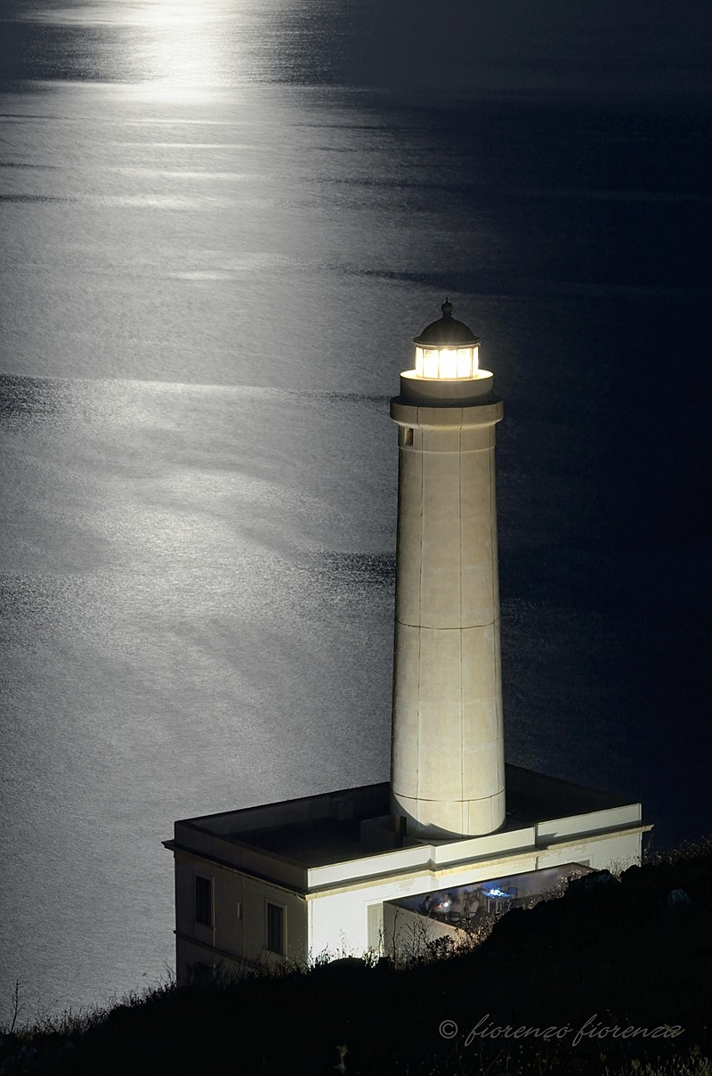 Faro di Punta Palascìa al chiaro di luna