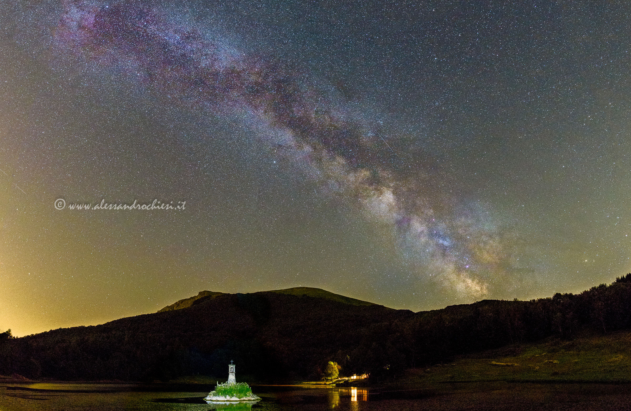 Calamone lake under the stars