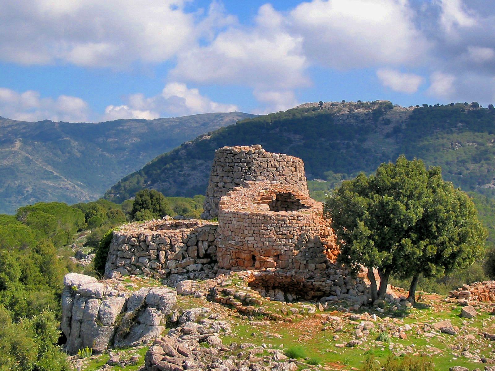 Nuraghe Serbissi, Osini
