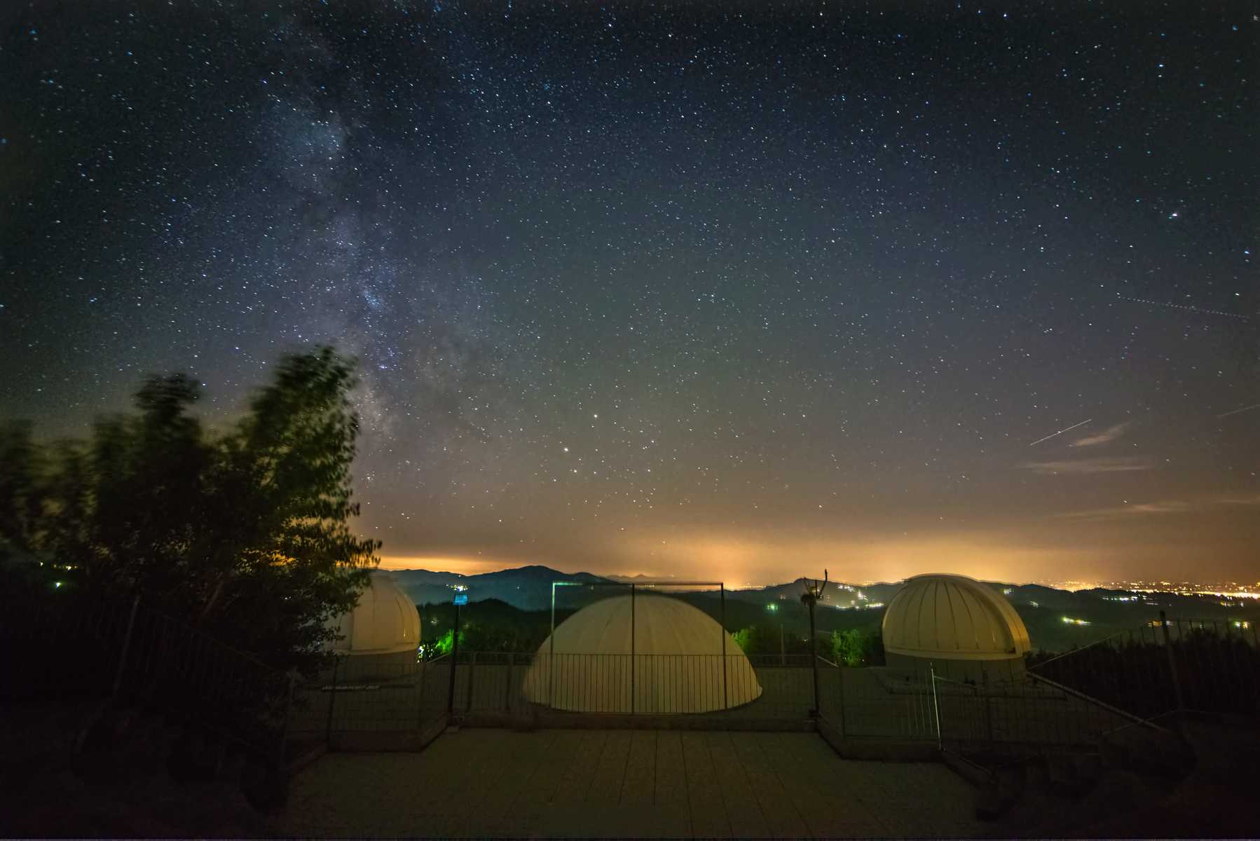 The observatory and the Milky Way ..