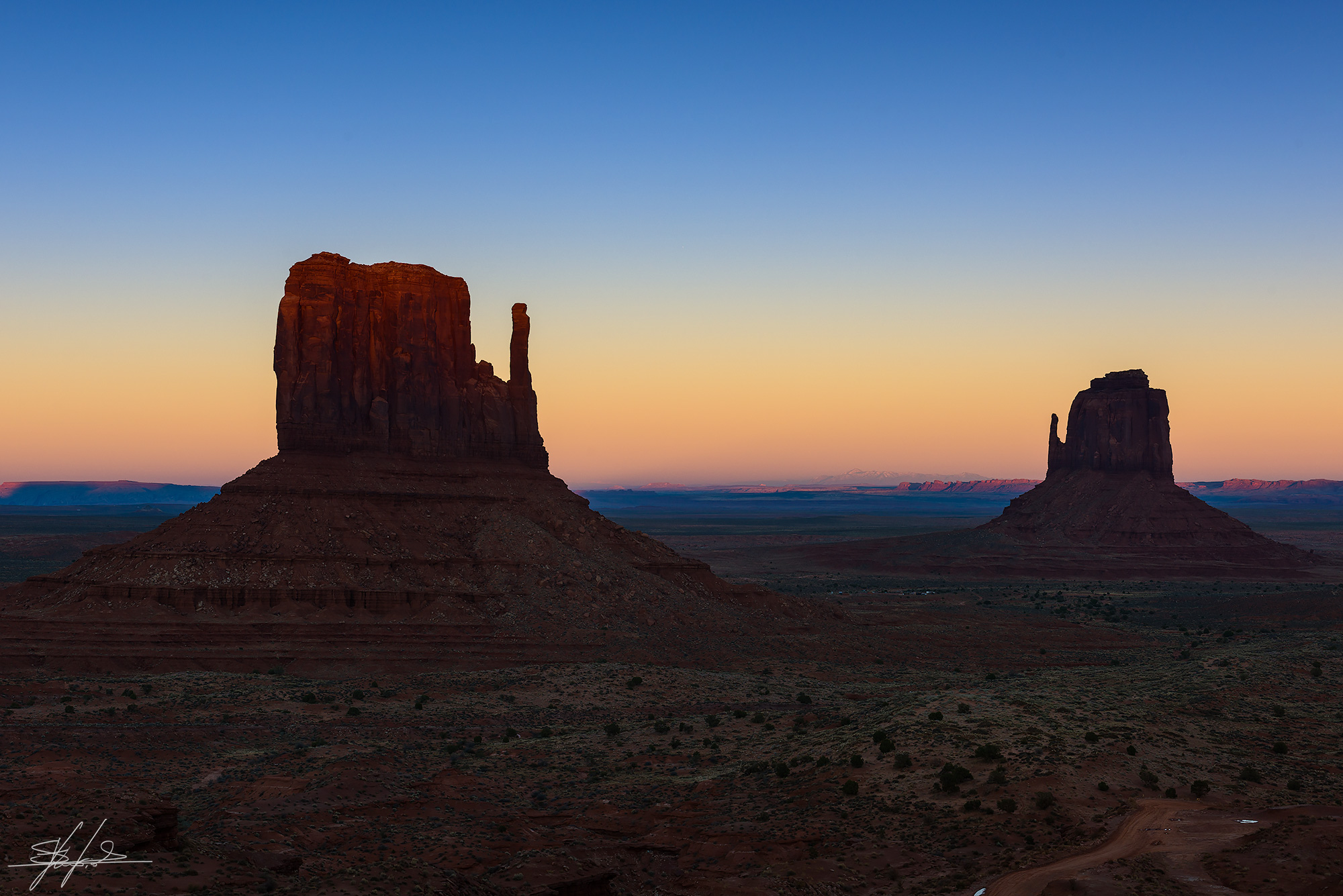 Evening falls to Monument Valley