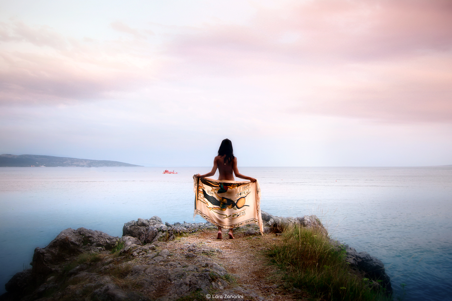 She showed herself only to the sea