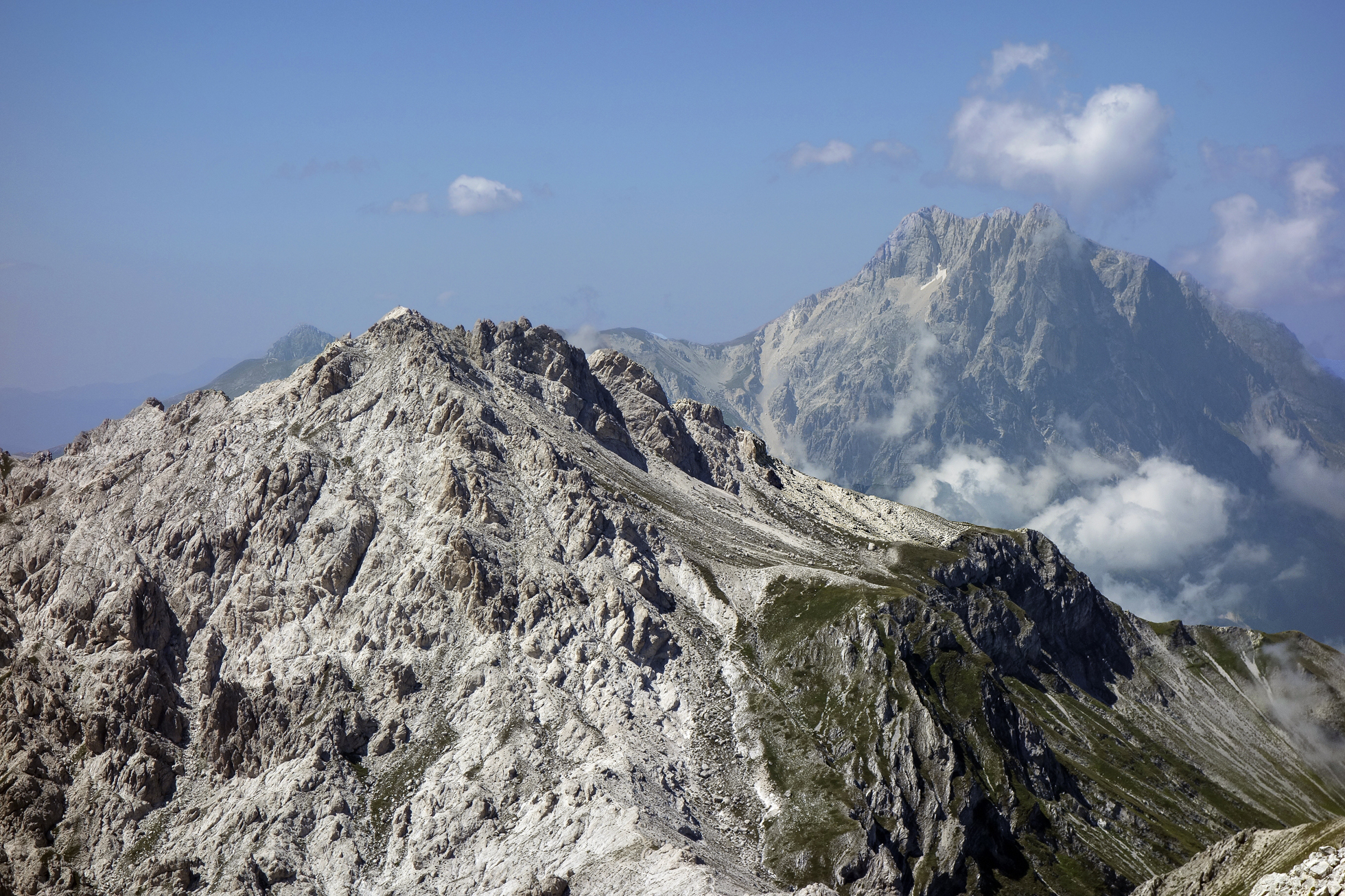 Li where the rock becomes sky