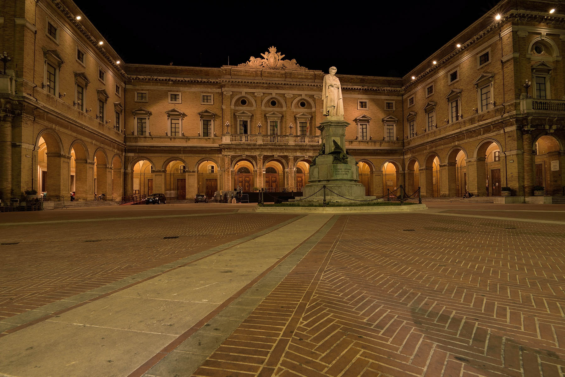 Piazza Giacomo Leopardi