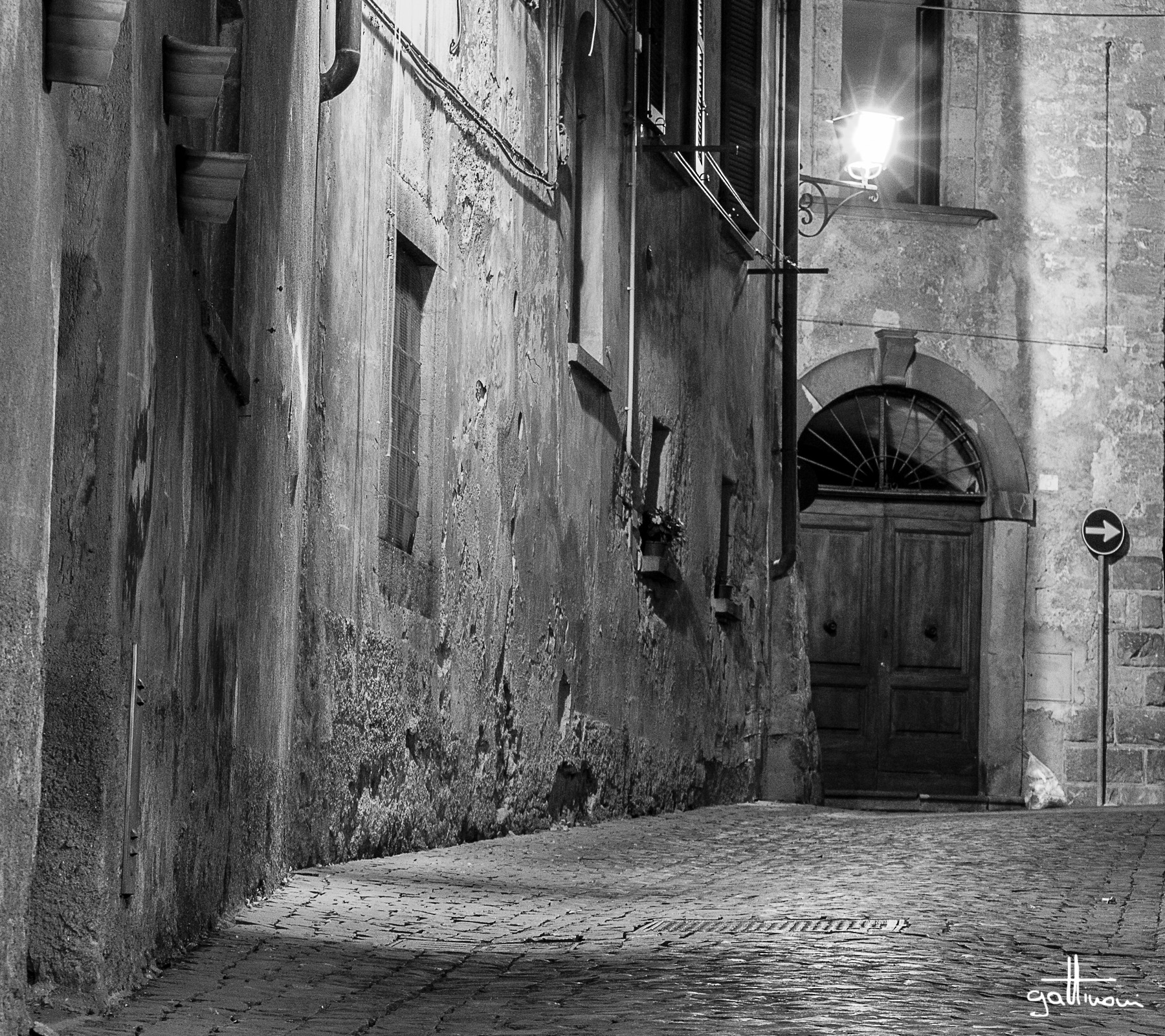 Orvieto, the streets of the old town at night 2