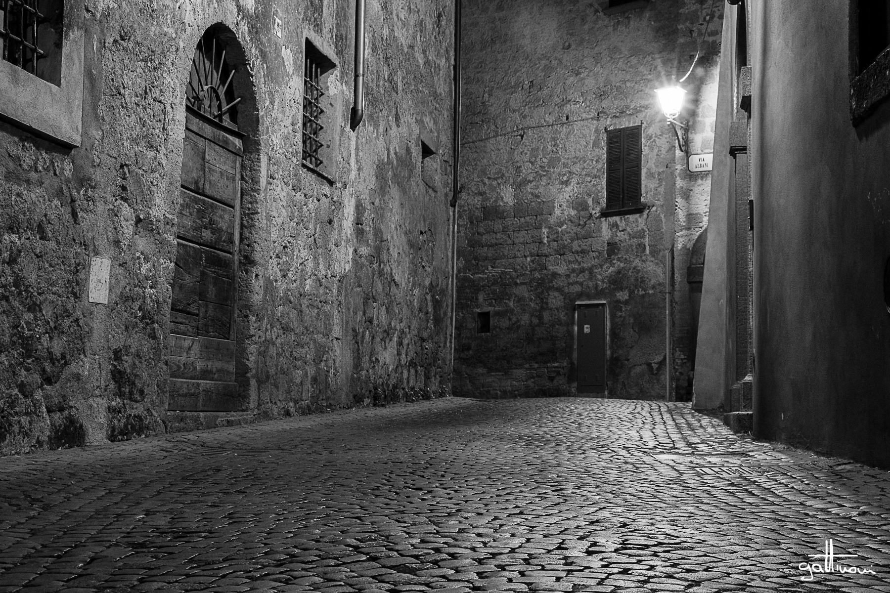 Orvieto, the streets of the old town at night 5