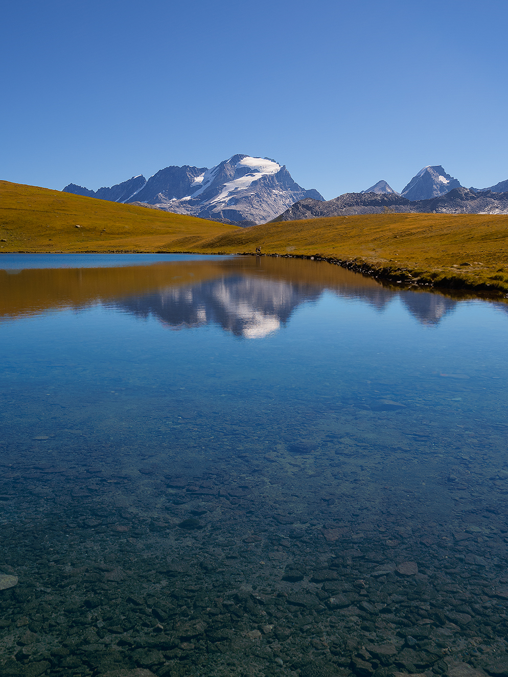 Lago di Rosset con Gran Paradiso