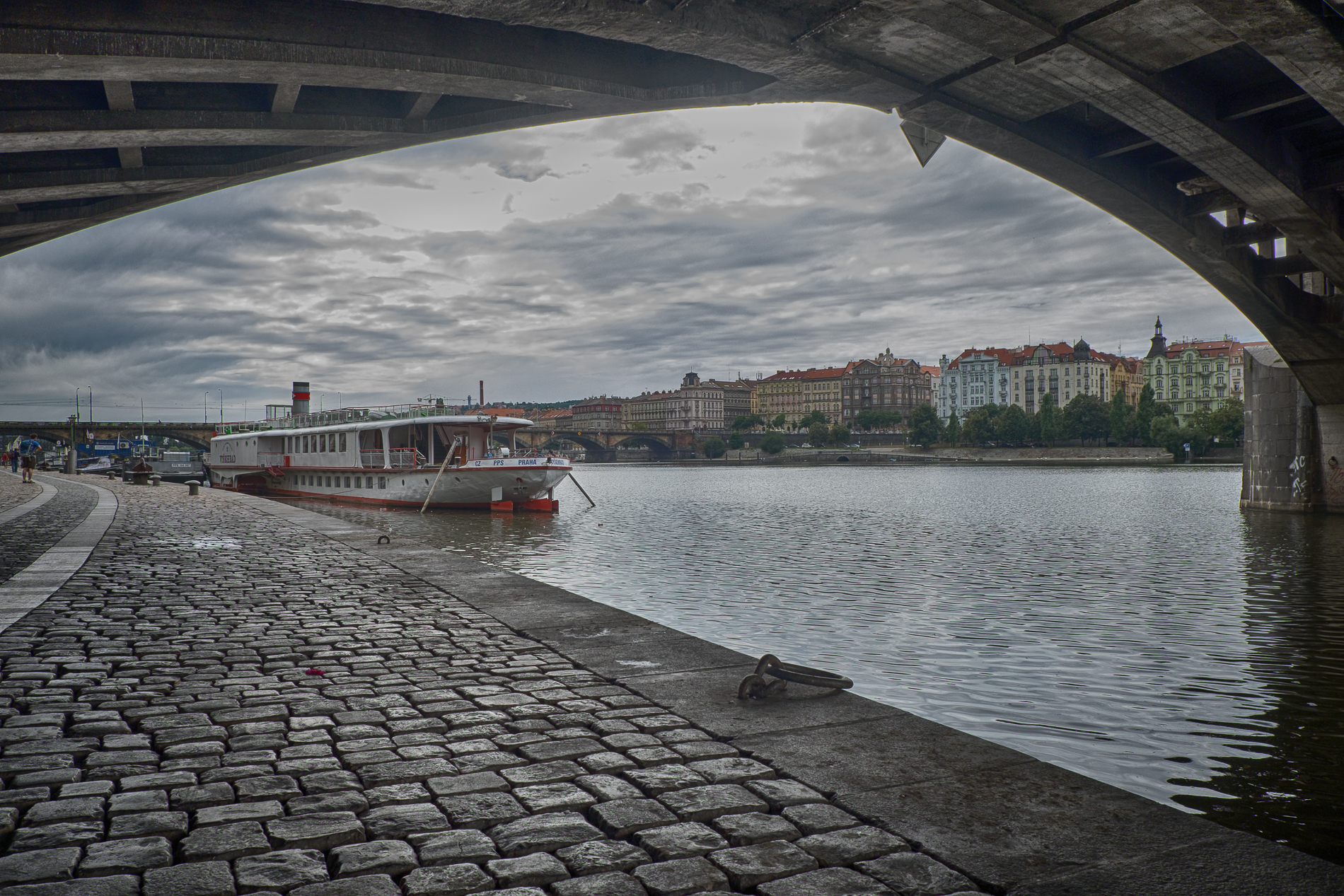 Praga. Lungo la Moldava 1