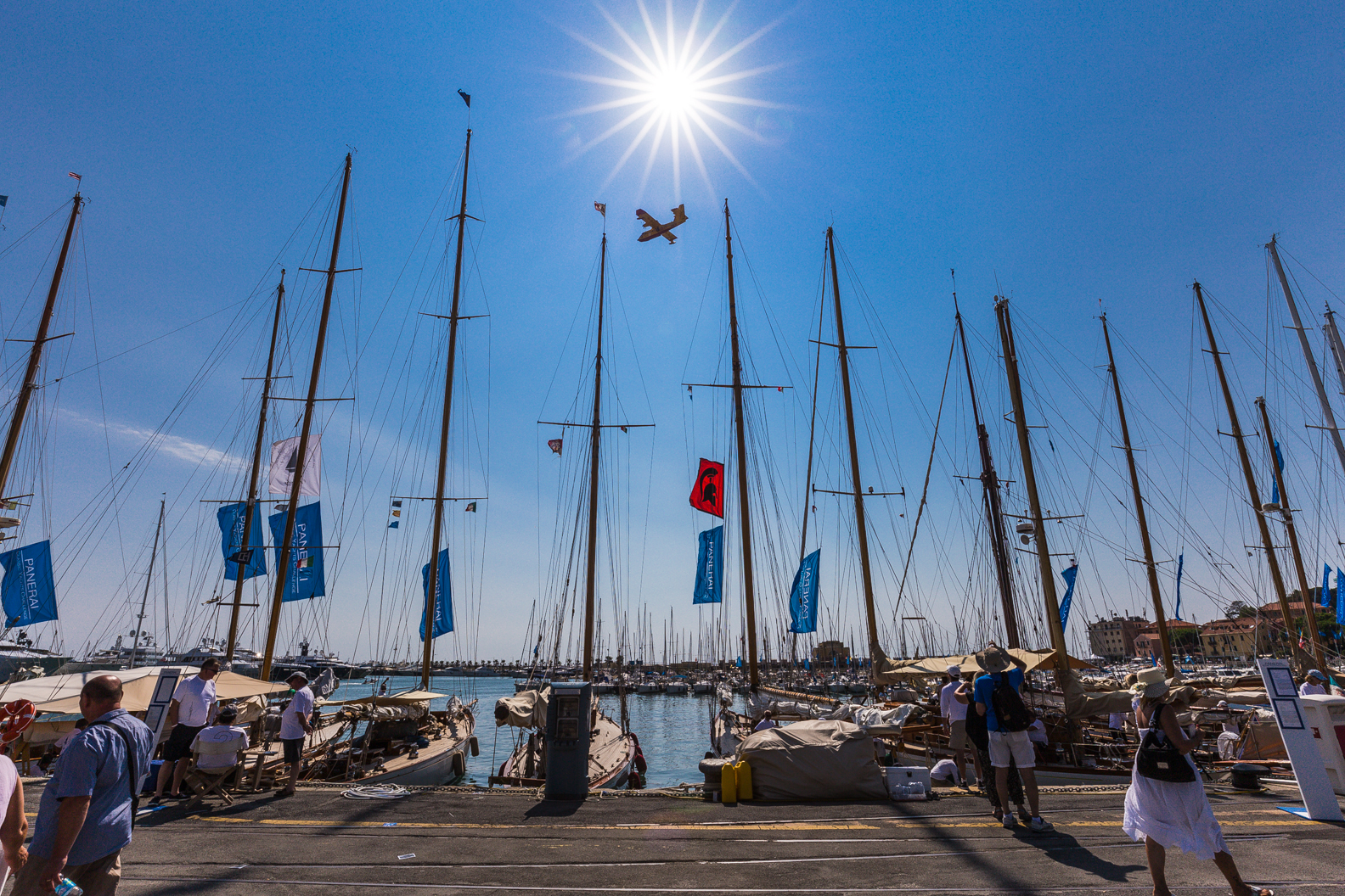 Vele d'epoca e canadair
