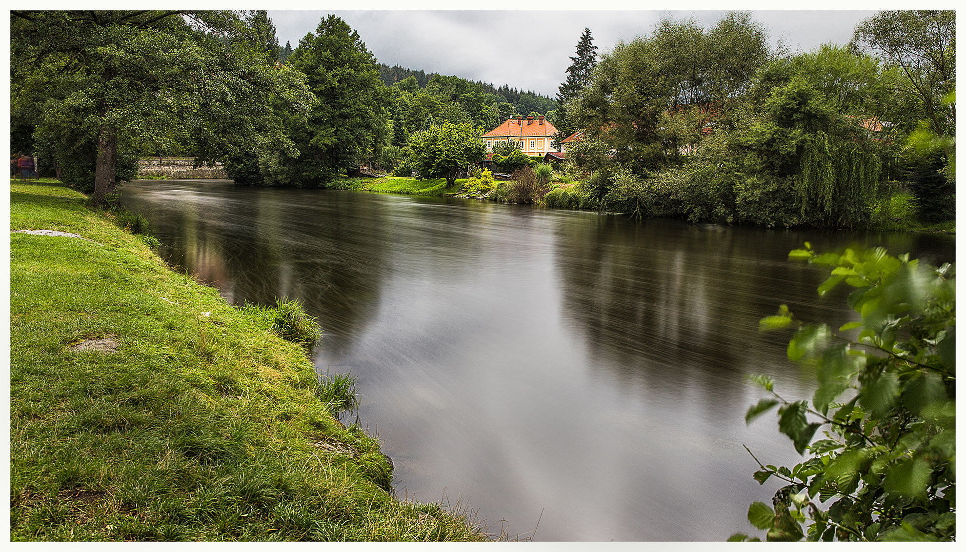 In mezzo scorre il fiume...