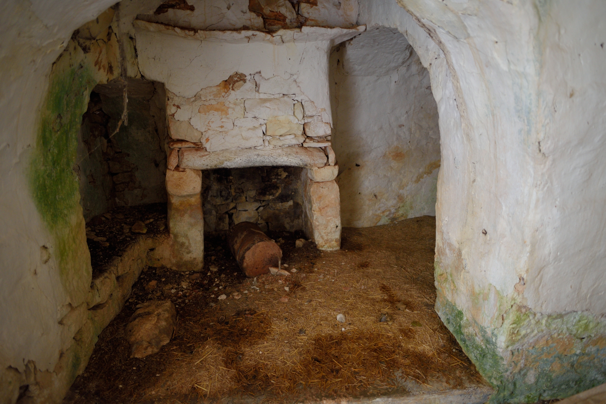 the fireplace of a trullo