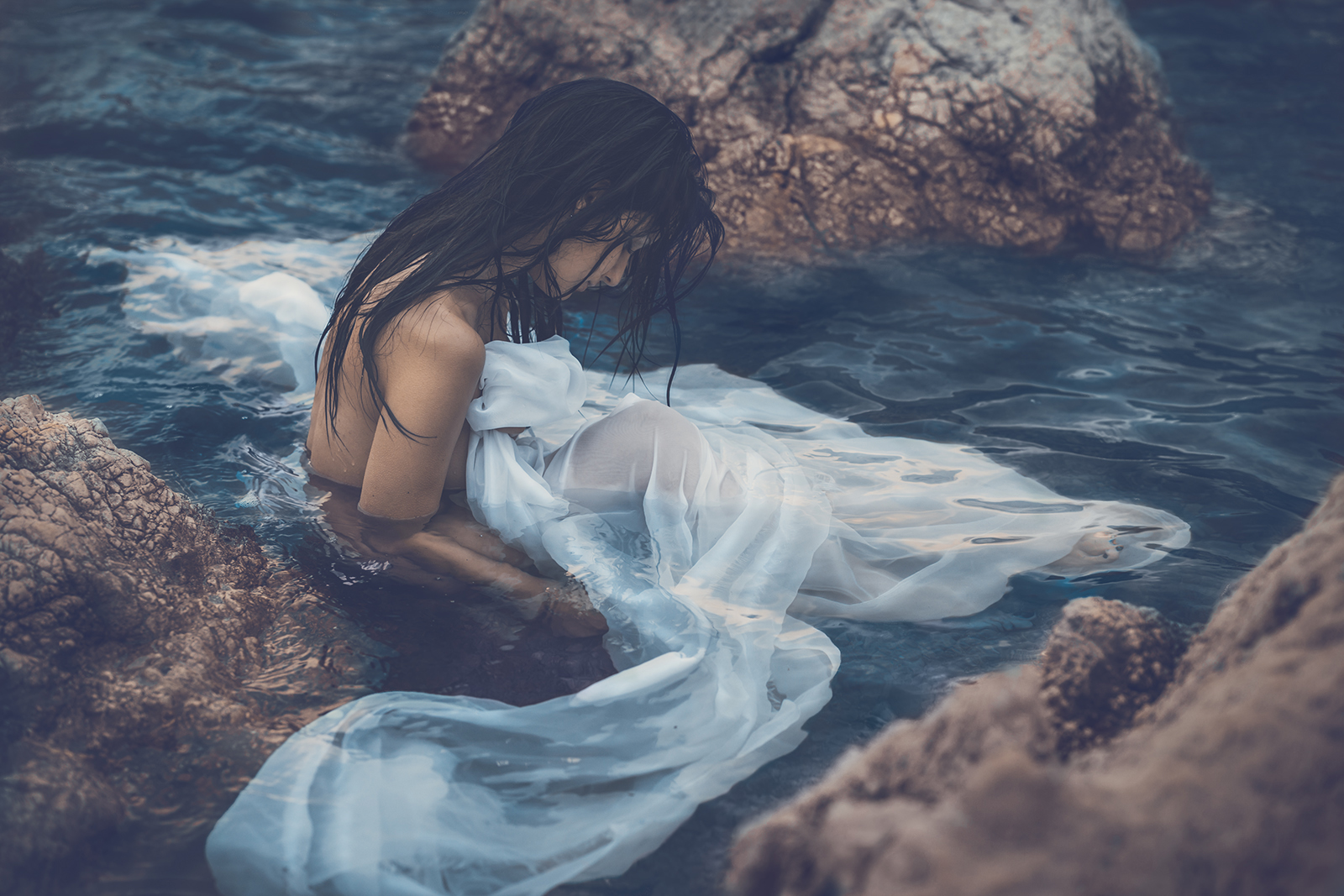 Delicate sound of sea