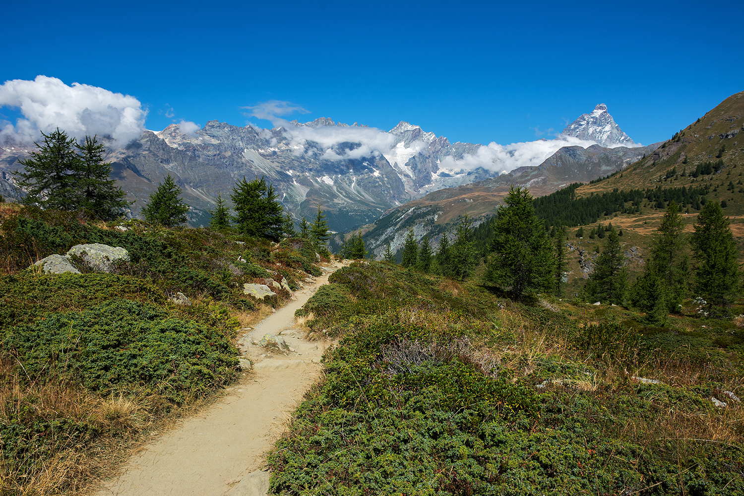Un sentiero verso il Cervino