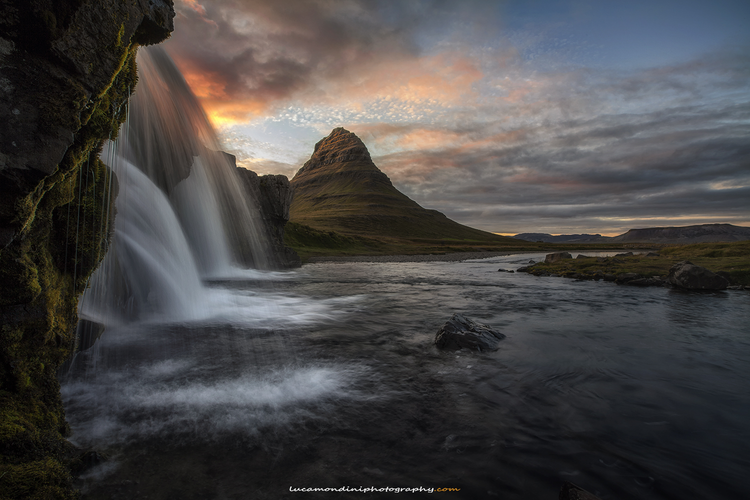 Kirkjufellsfoss falls