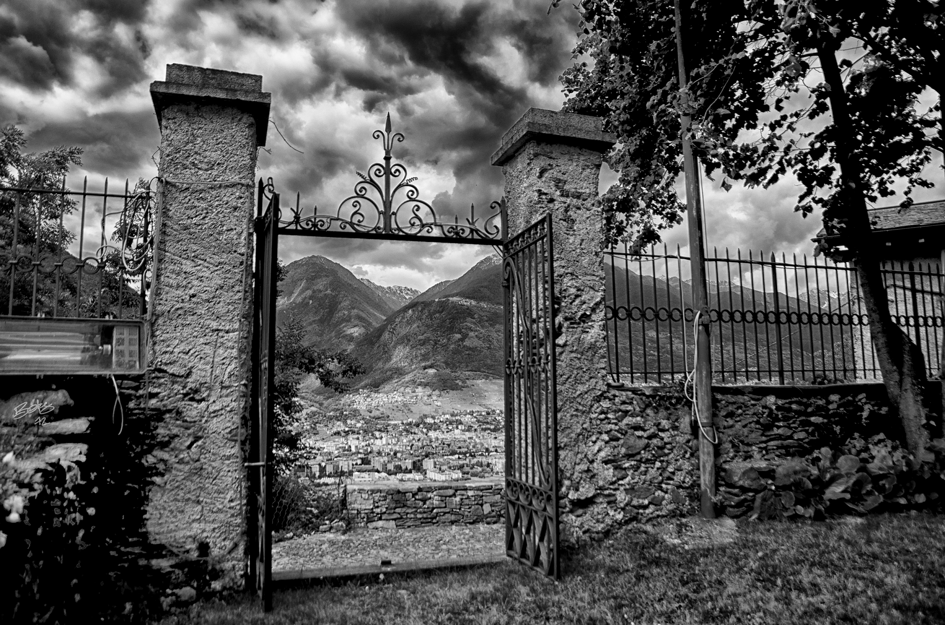 Through me the way nell'etterno pain