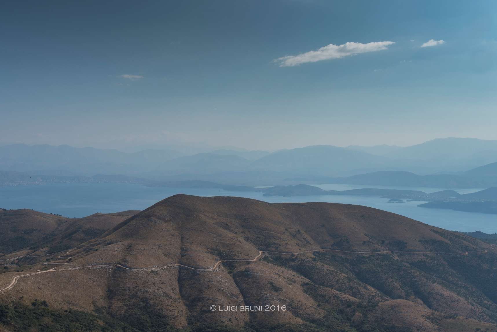 vista dalla cima del monte Pantokrator