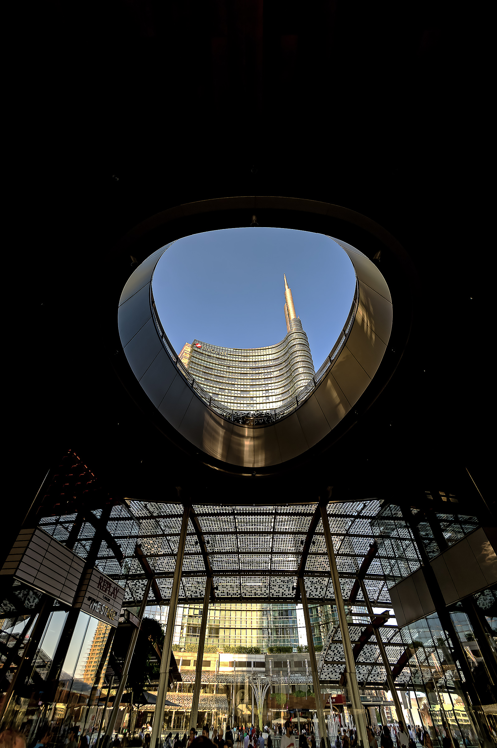 Sotto piazza Gae Aulenti 24 settembre 2016