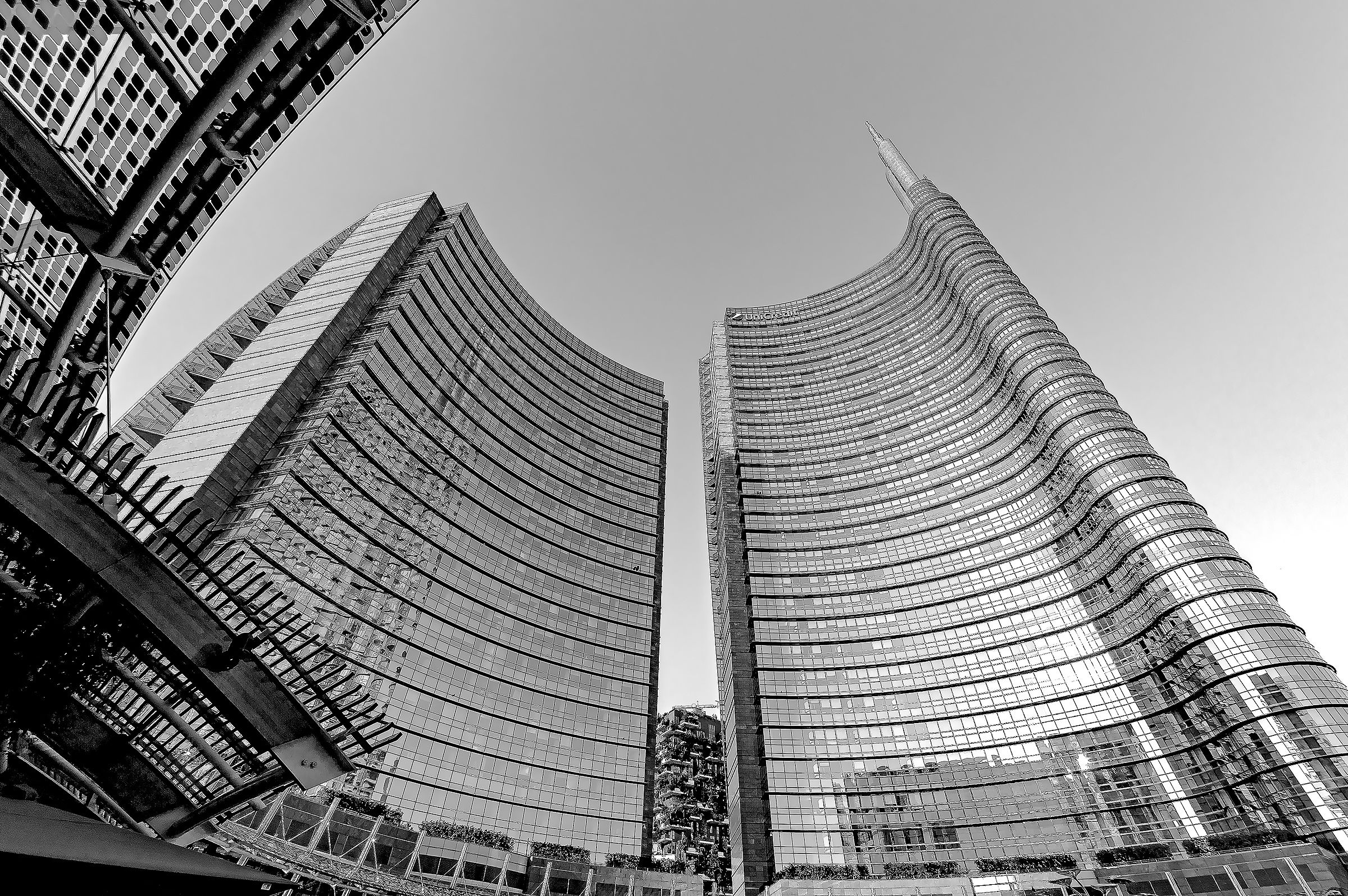 Piazza Gae Aulenti, Ultrawide Black and White