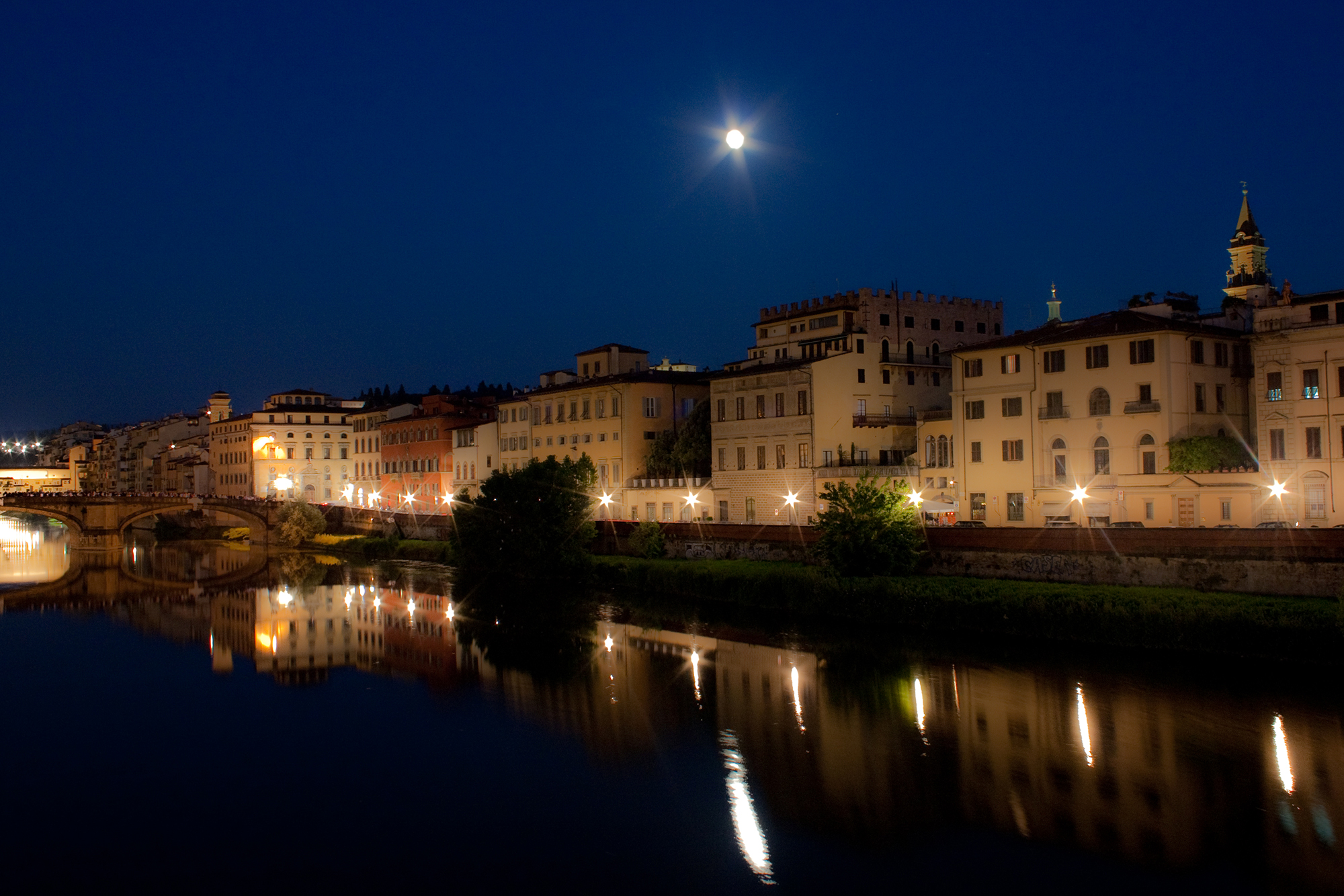 Luna sull'Arno