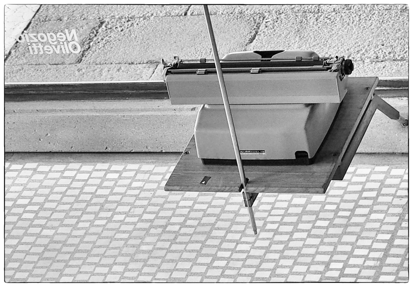 shop Olivetti Venice, the showcase inside