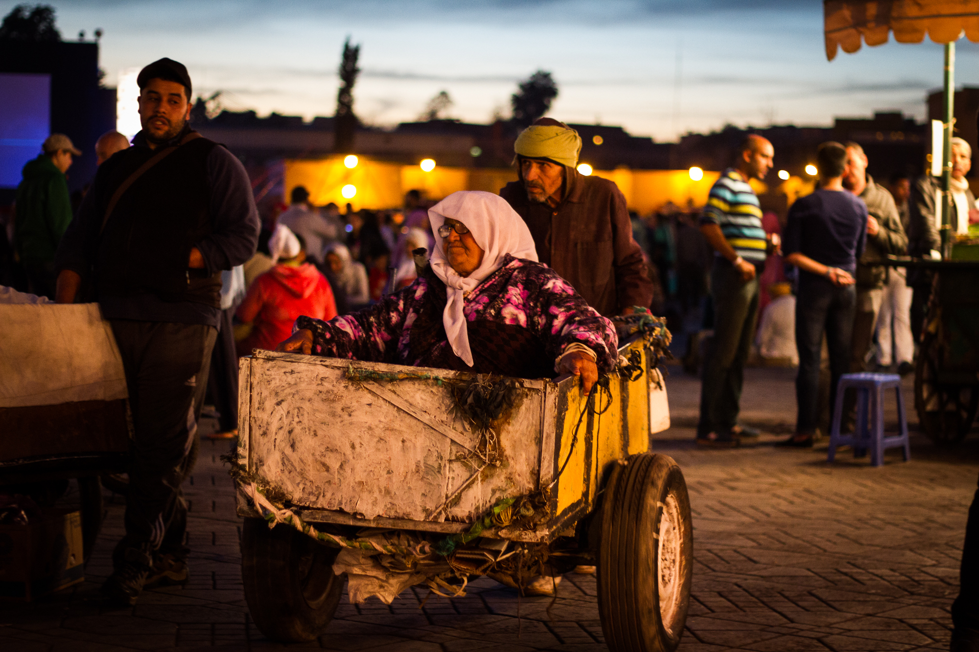 fate passare la  regina